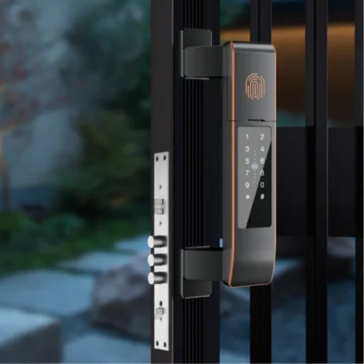LEROND adjustable smart garden gate lock for straight or curved arms with robust weatherproofing.